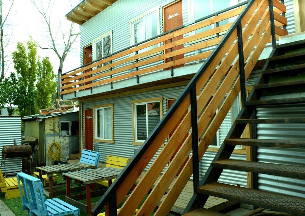 פורטו נטאלס Carfran Patagonia Hostel מראה חיצוני תמונה